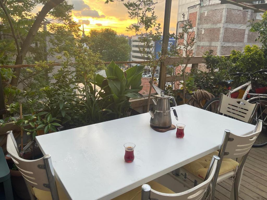 Central Apartment Kadikoy Terrace Bbq Close 2 Block Ferry Bull Metro Nighlife Istanbul Exterior foto